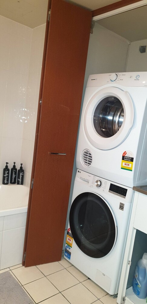 Chevron Tower3 has 2bedrooms 2beds With Car Park