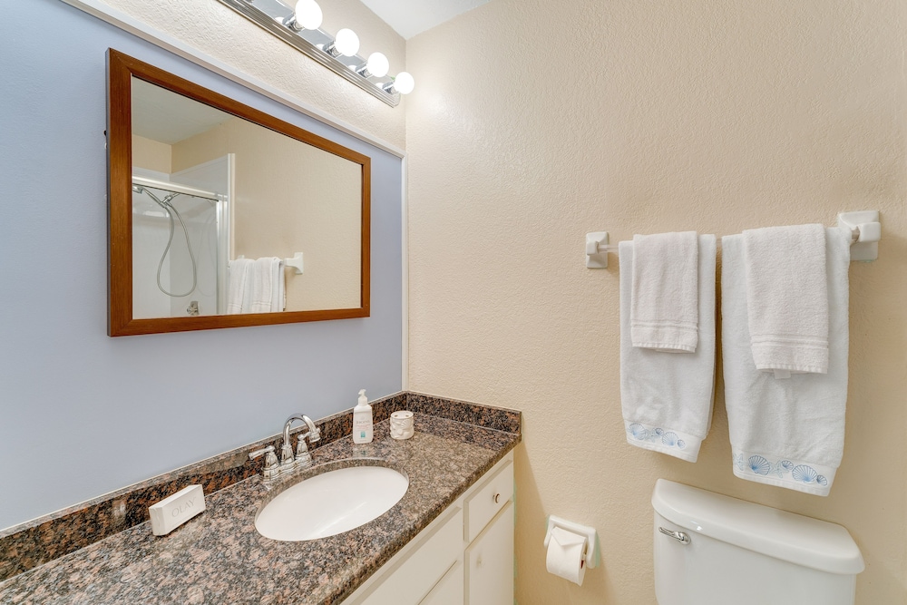Englewood Condo < 3 Mi to the Beach & Golfing! view 4