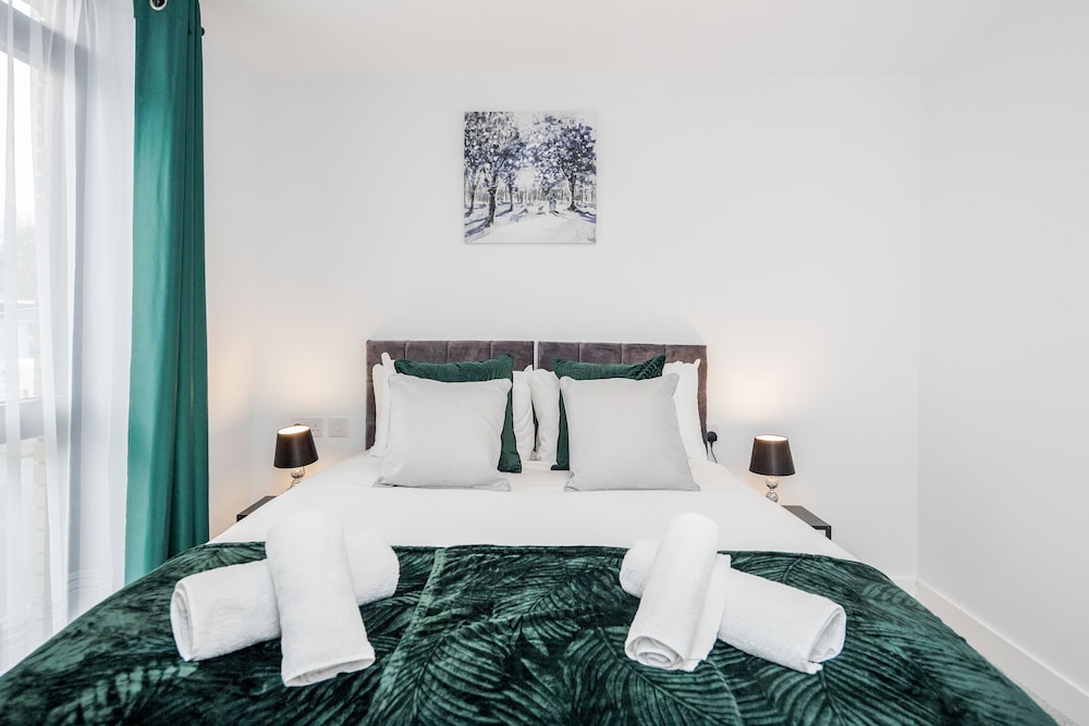 Watford Cassio Luxury - Modernview Serviced Accommodation view 2