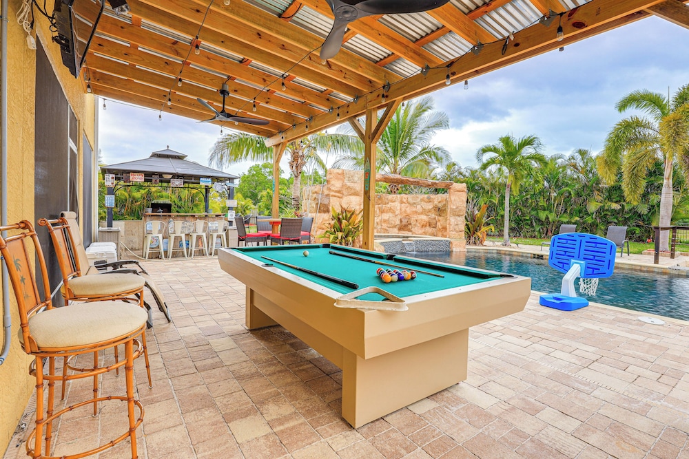 Pool & Spa: Spacious Port St Lucie Villa!