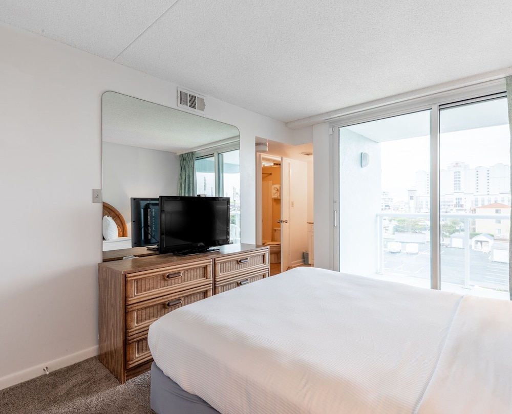 Bay Club Resort by Coolvacay