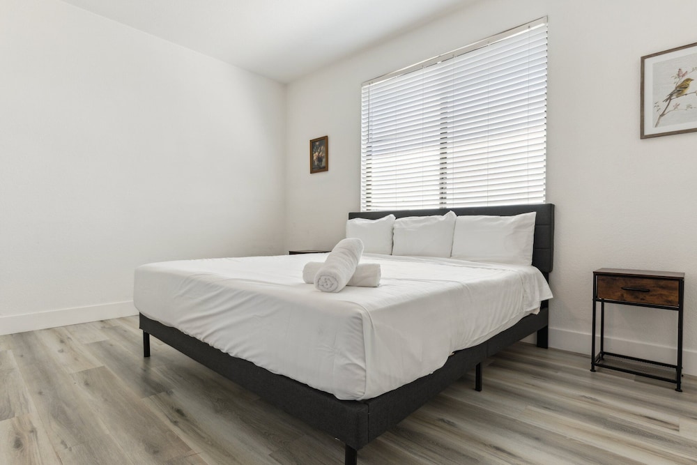 CozySuites at Zone Westgate