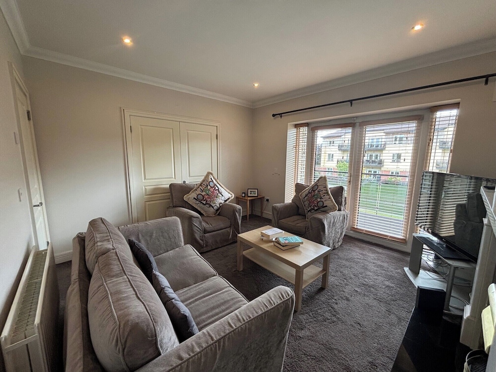 Spacious 2 Bed Apartment Near Dublin Airport