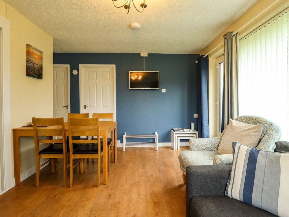 8 Royal Chalet Park