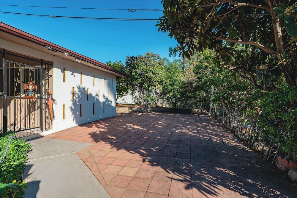 Newly Updated Family Retreat Safe Area Near Dtla