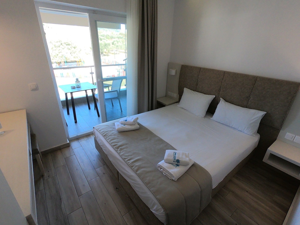 Finikas Garden Beach Resort Nikiti