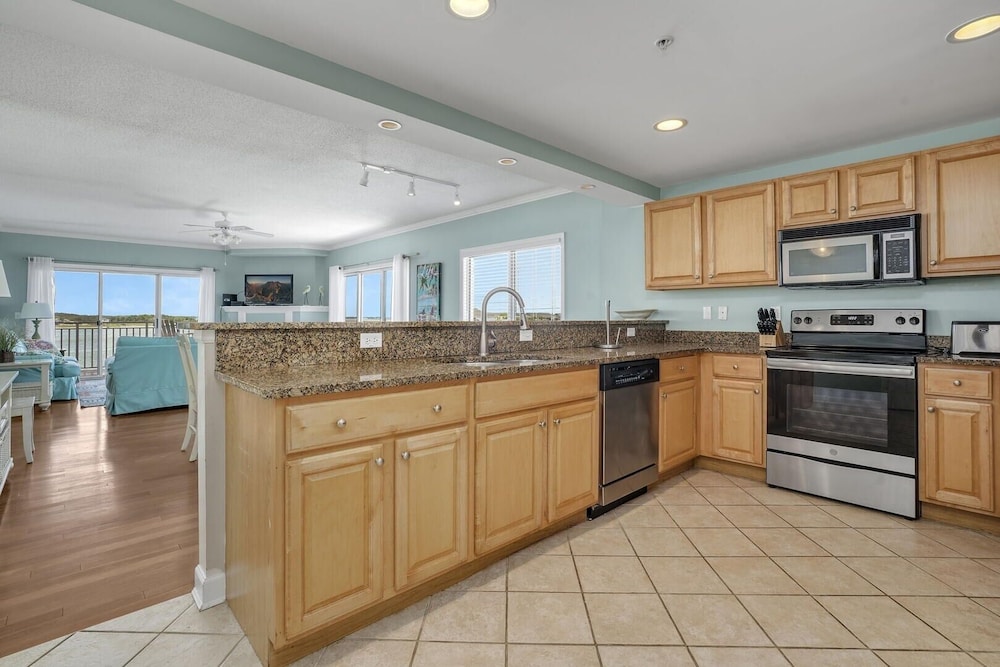 Bahia Vista I 508 4 Bedroom Condo by RedAwning view 5