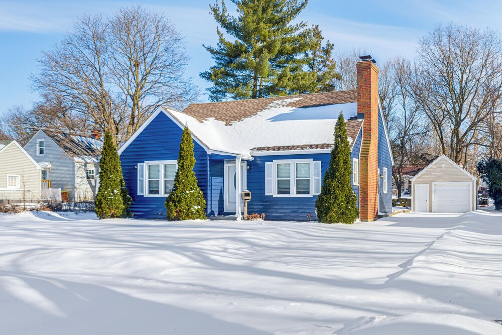 3 Mi to Hospitals: Inviting Rockford Home w/ Yard!