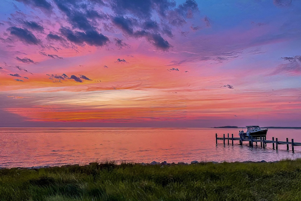 Bayfront Gem w/ Amazing Water Views + Pond!