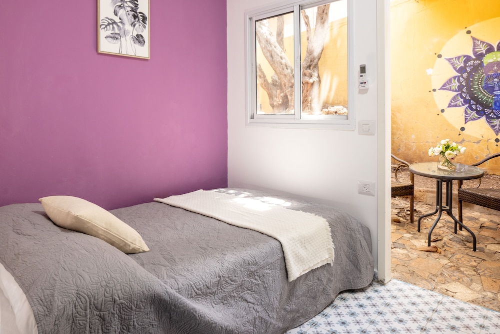 Cozy Charm STU Haifa CTR by Sea N' Rent view 5