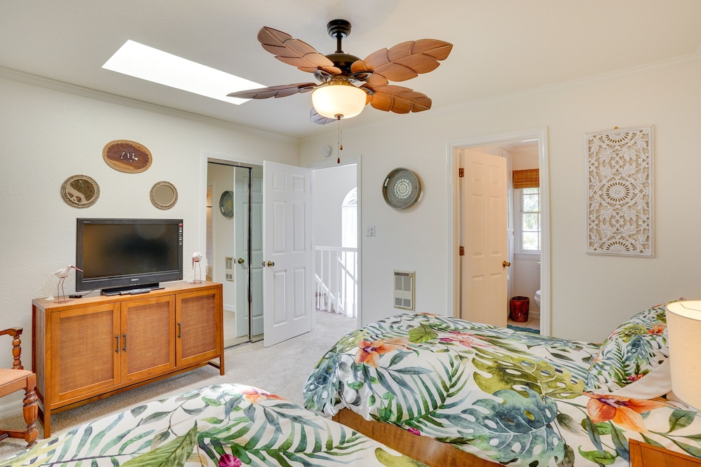 Dreamy Catalina Island Home, Walk to Beach & Ferry view 5