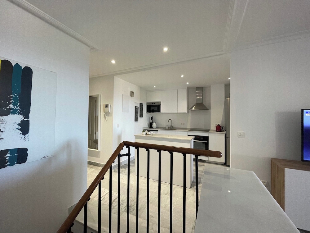 2-bed Sea View Apt, 10 Mins From Puerto Banus