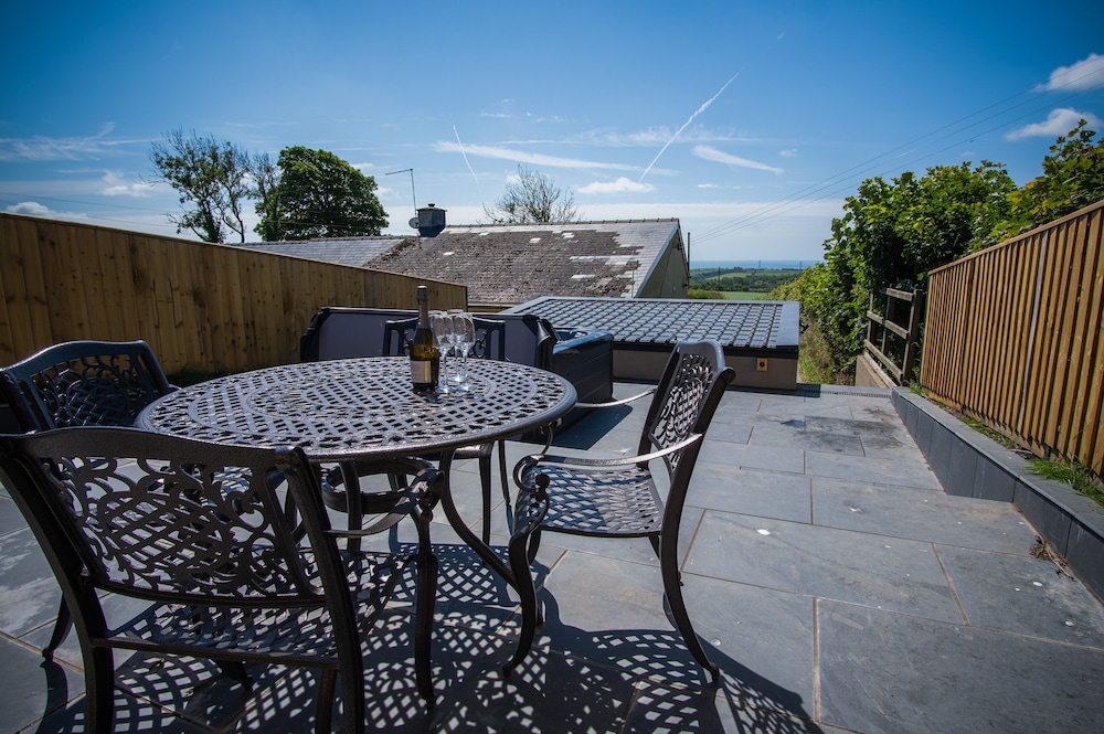 Anchor Well - 2 Bedroom - Ludchurch view 4