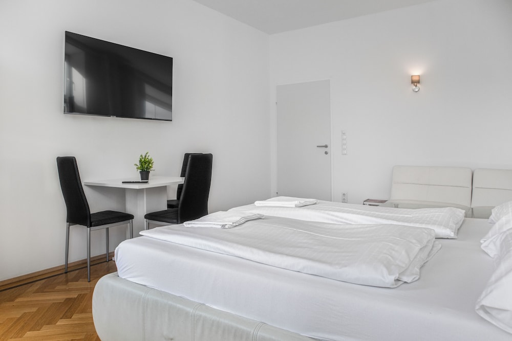 Perfect 7BR Stay Near Hauptbahnhof