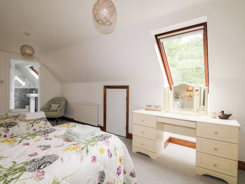 Miswells Cottages - Lake View
