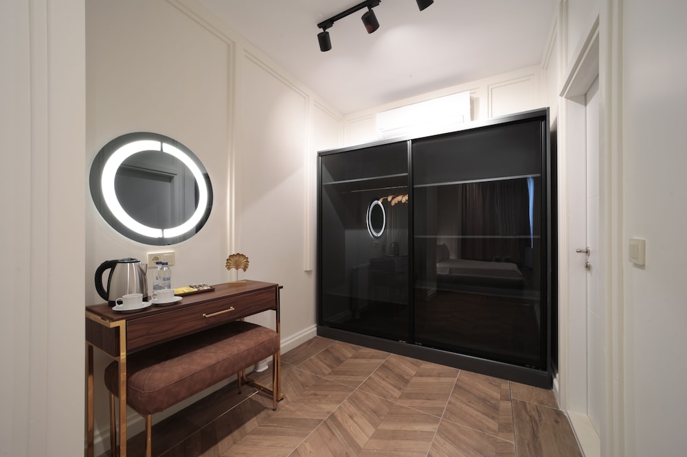 Gatto Suites & Residence