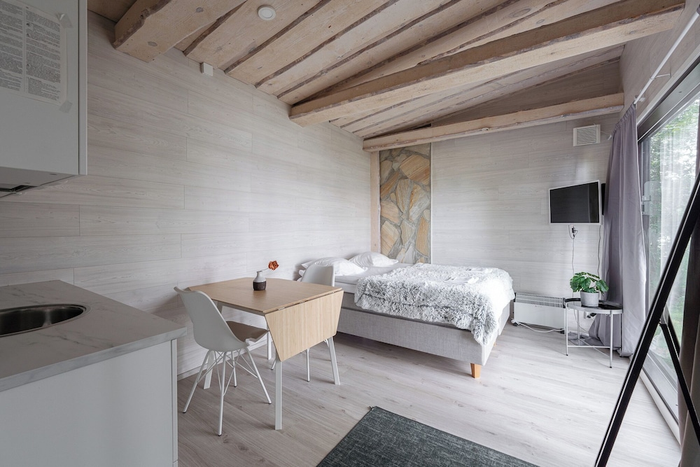 High-quality suite by the lake