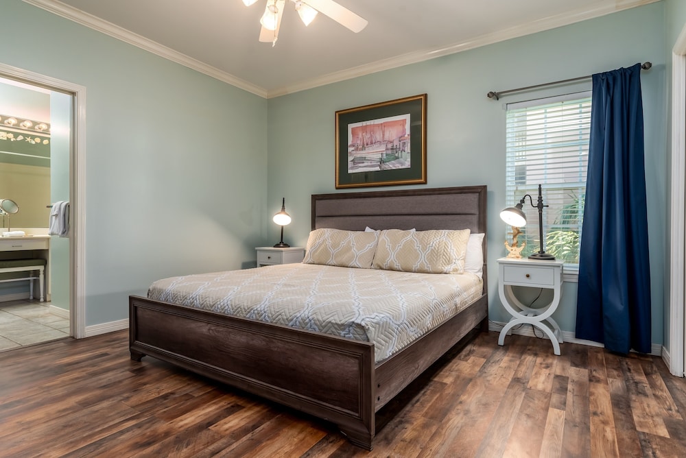 Dauphin Luv - Beach Club #201 4 Bedroom Condo