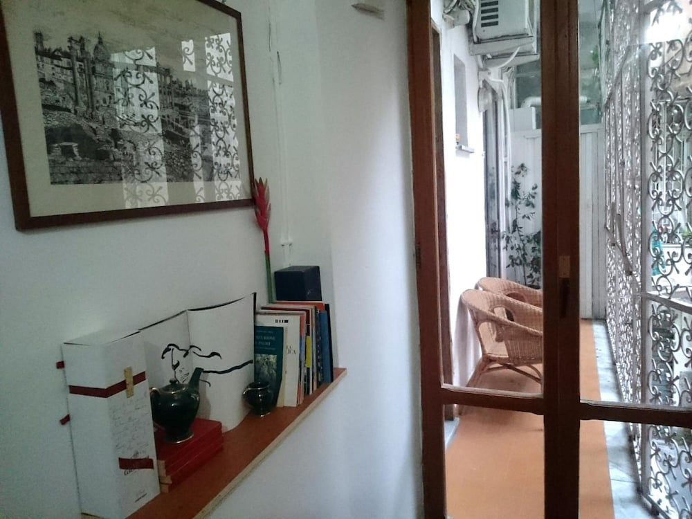 Vatican Rooms Guest House