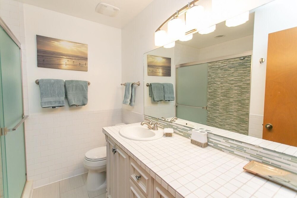 SEA Haven 113 [2/2.5] Free Activities! & Oceanfront Wifi Pool view 4