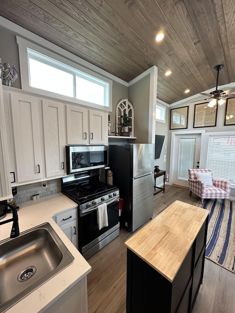 Island Oaks RV Resort