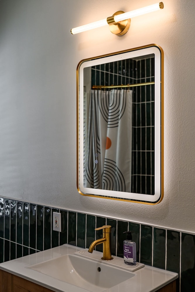Private Room w Shared Bathroom