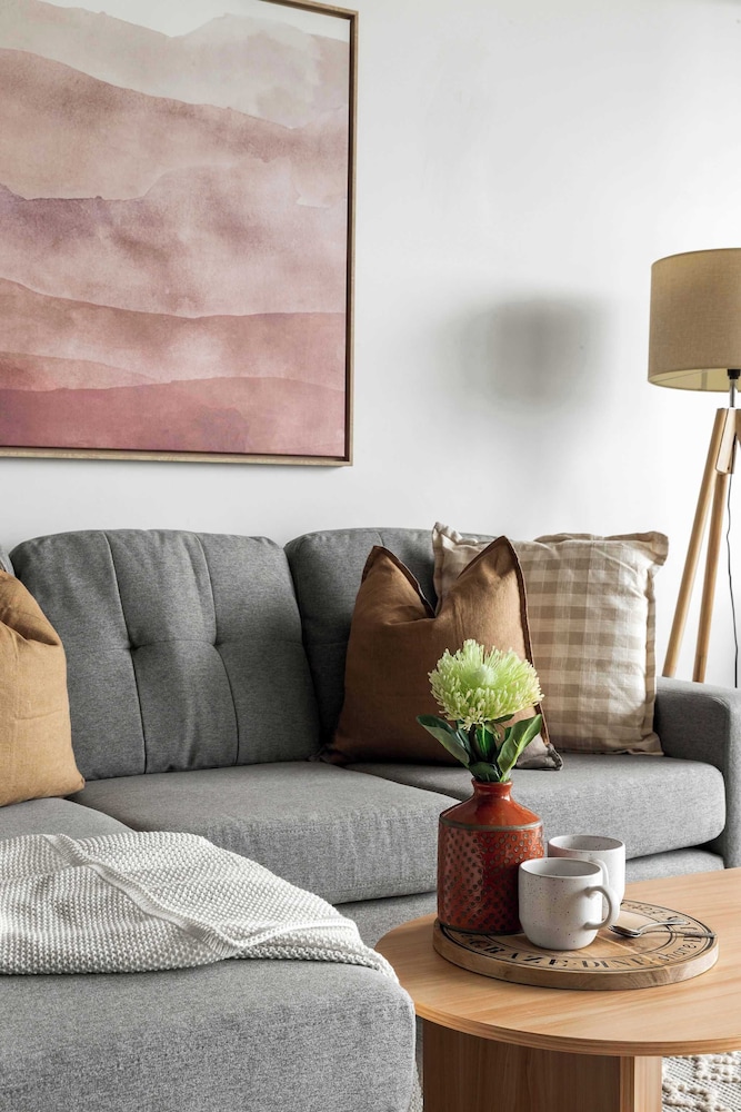 A Cozy 2BR Home Next to The Yarra River