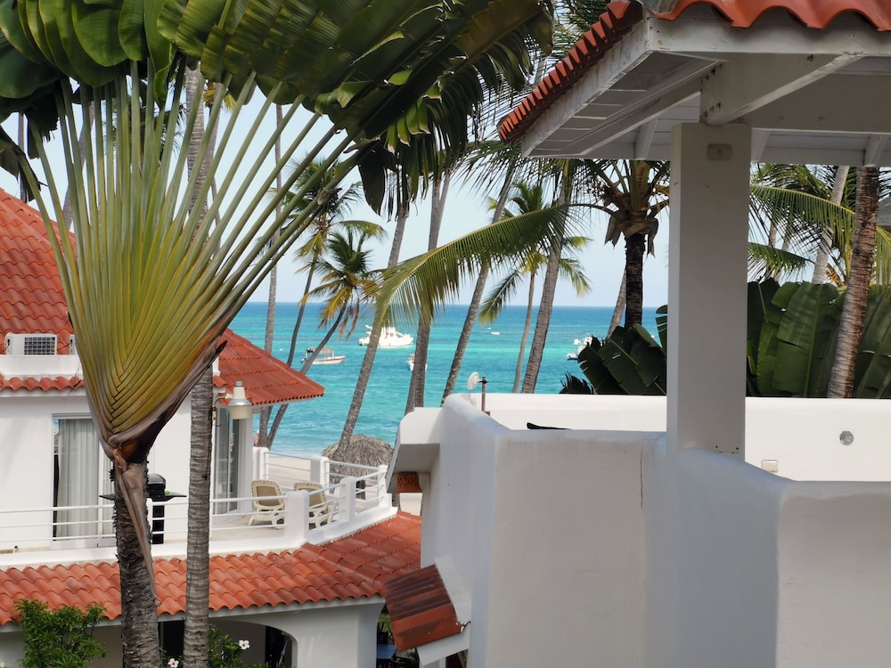 Los Corales Tropical Beach Resort & SPA