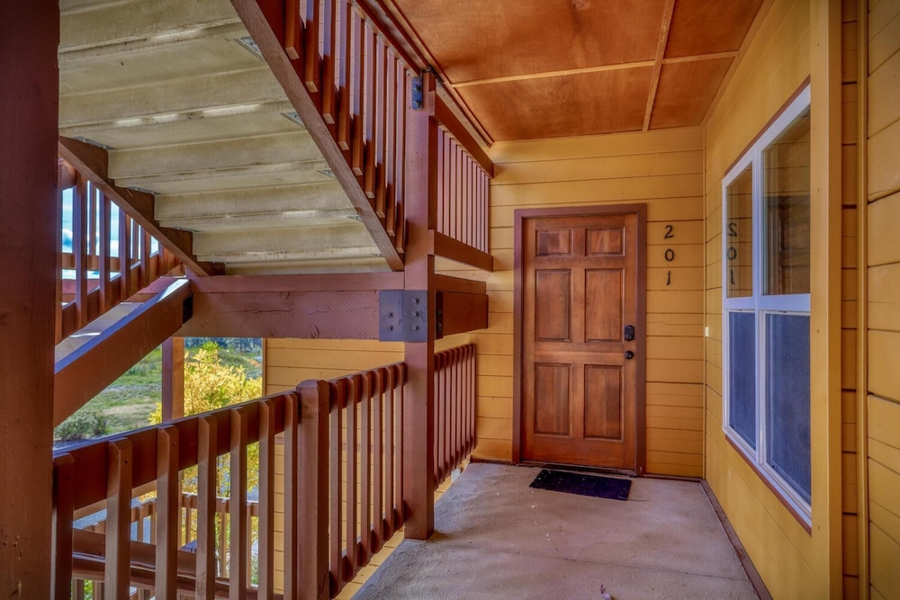 New Two Bedroom Condo Getaway view 4