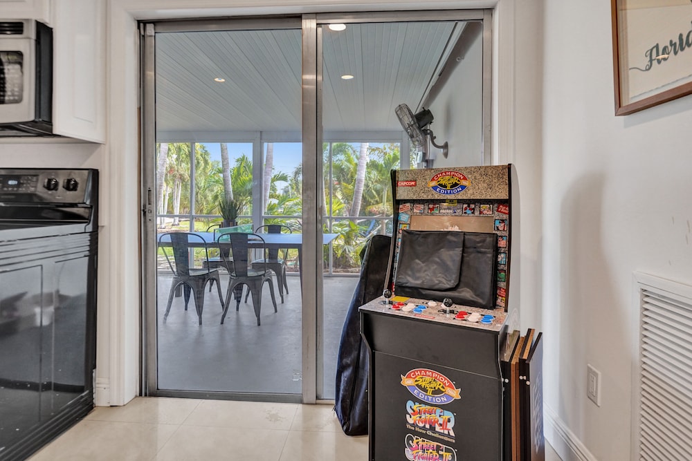 Casa Lago Waterfront Home & Pool Near Hard Rock Casino - Image 4