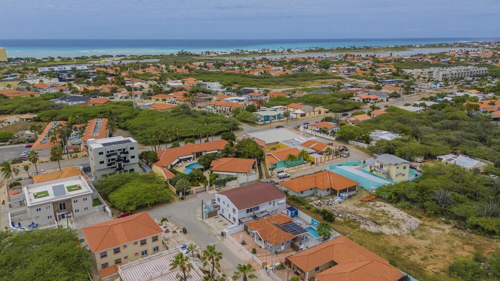 2br2ba Home w Private Pool Close 2 Beach BBQ