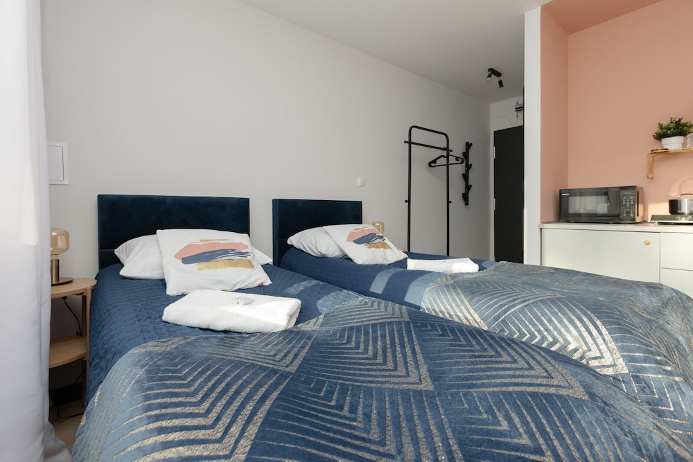 Studio Batorego Warsaw by Renters view 3