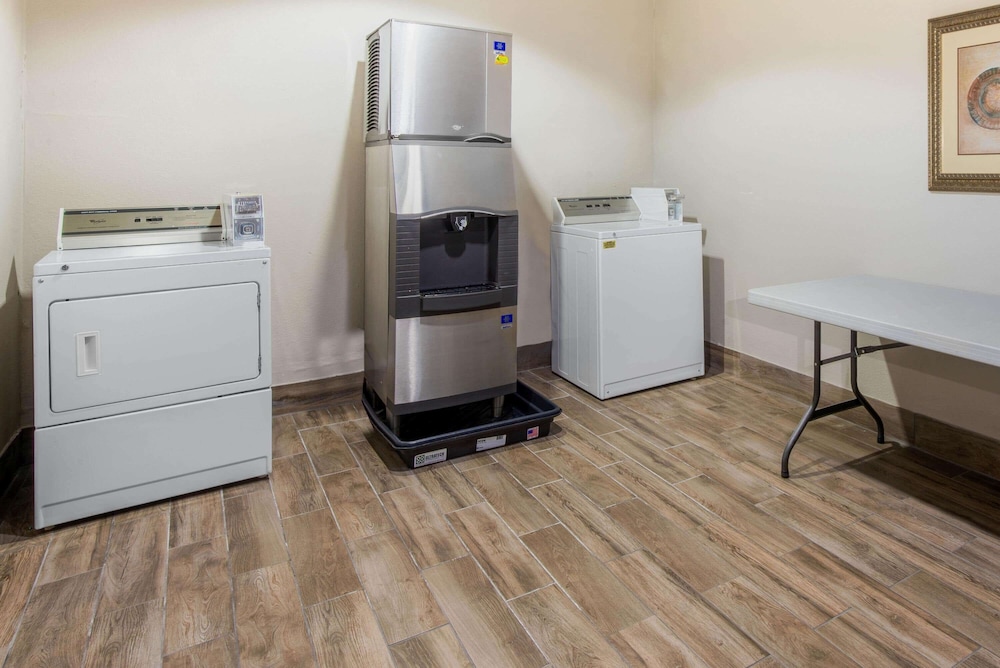 Gainesville Vacations - La Quinta Inn  Suites by Wyndham Gainesville - Property Image 7