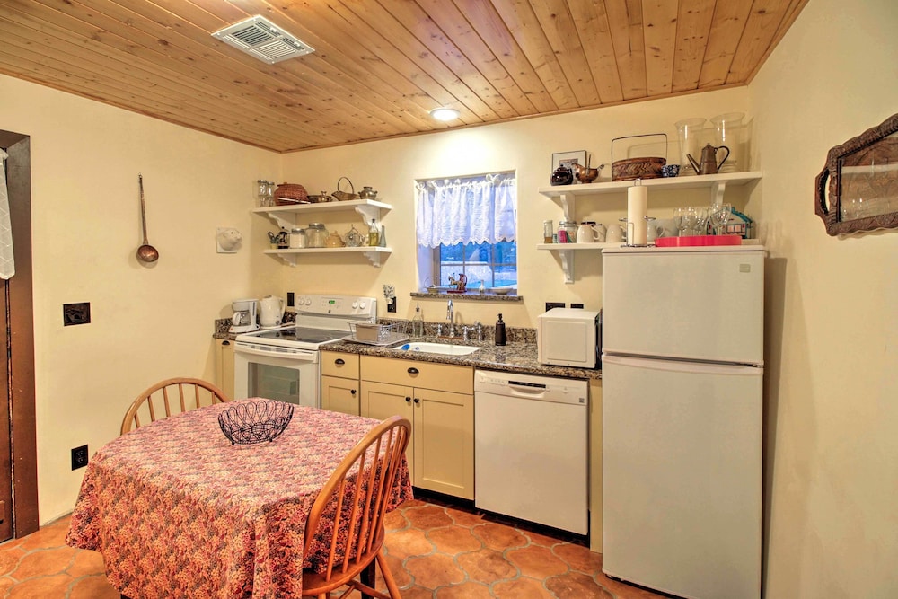 Charming Couples Casita, Walk to Old Mesilla Plaza view 5
