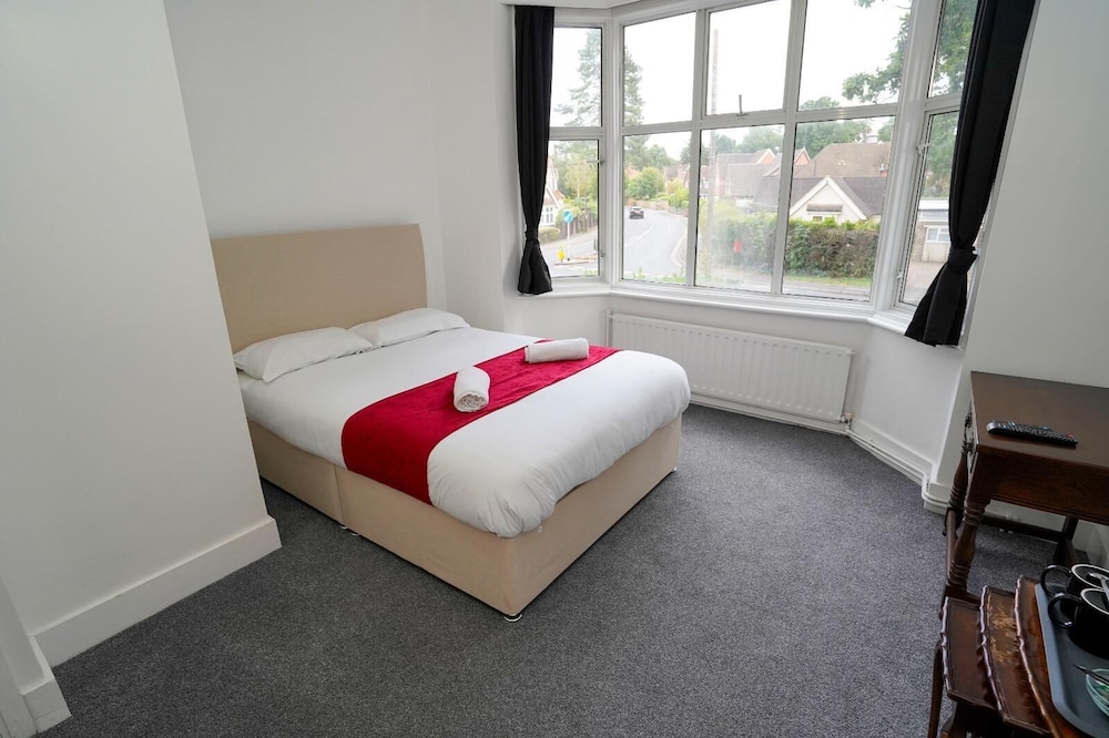 Horley Vacations - Gatwick Birchwood Lodge - Property Image 7