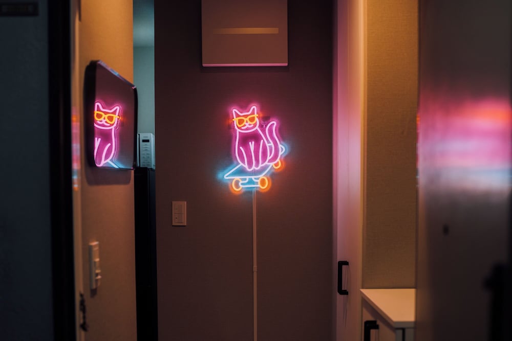 Shinjuku Neon Den 102