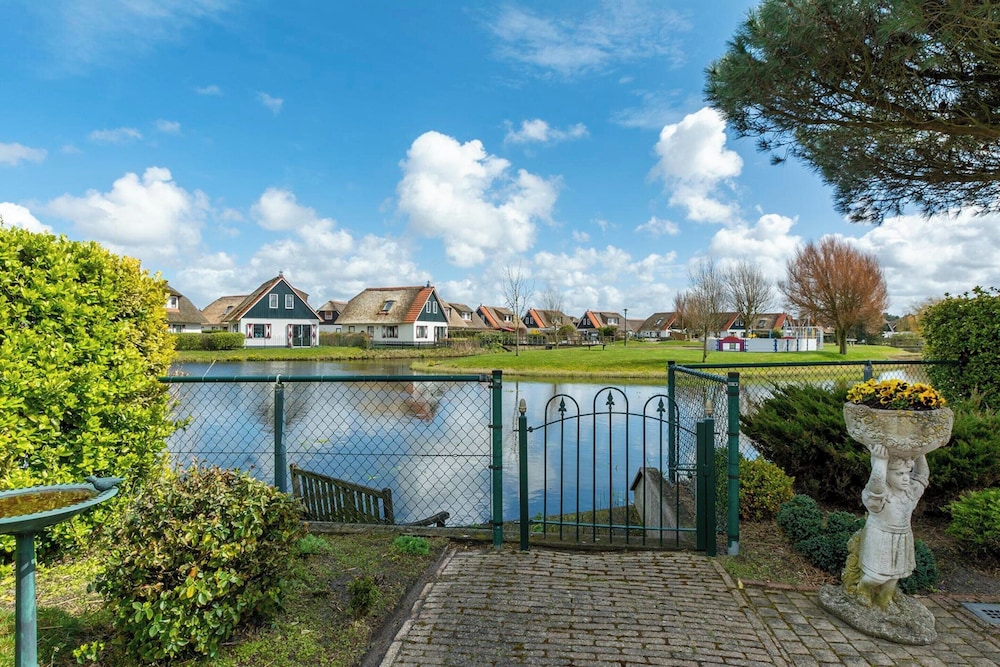 Scenic Waterside Retreat