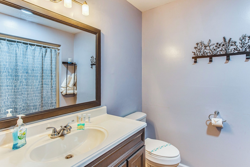 Walk to Ocean: Myrtle Beach Townhome w/ Patio