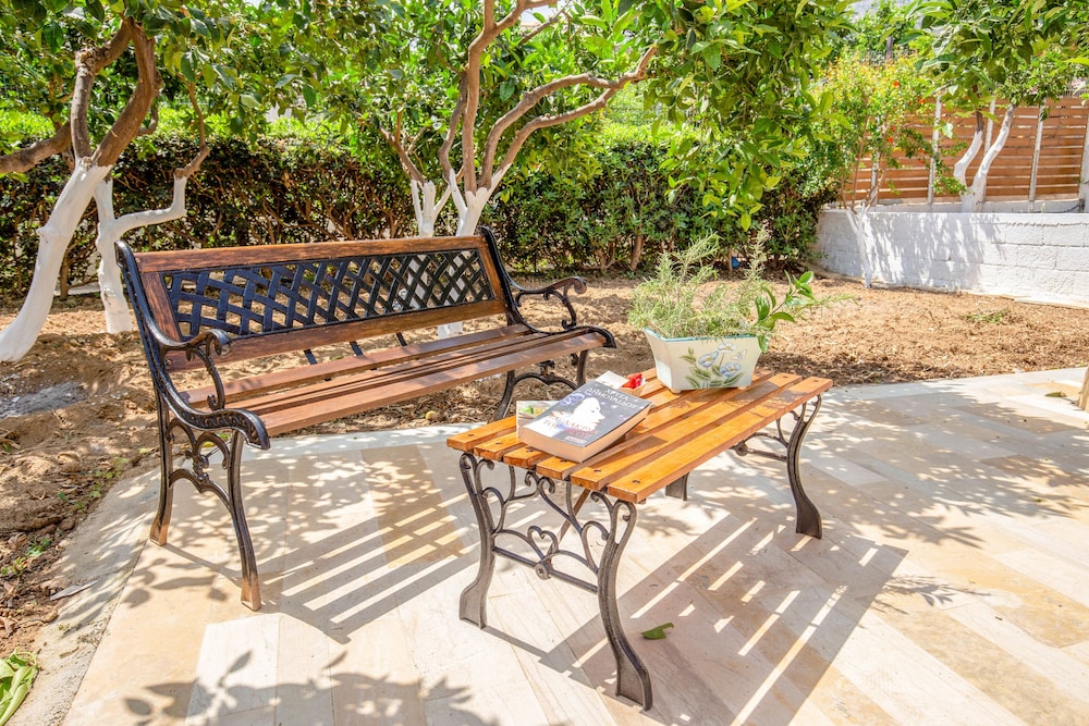 Agia Pelagia Blue Apt 50m from Sea