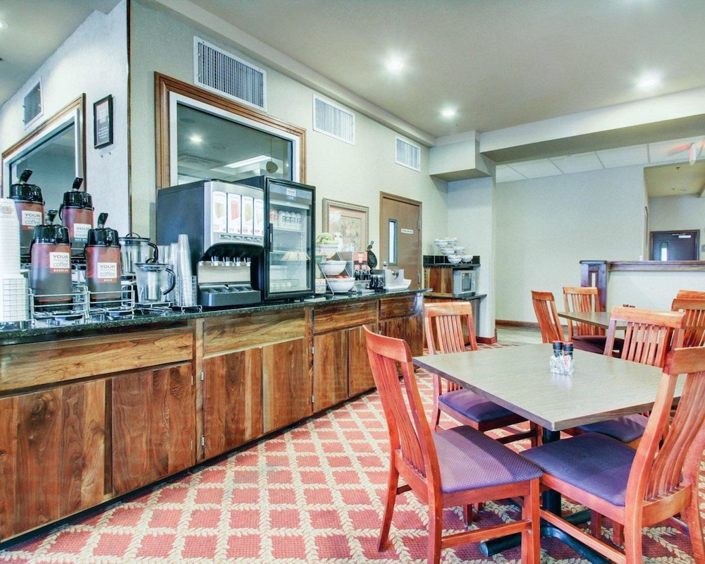 Clarion Suites - Property Image 3
