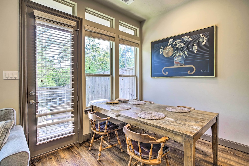 Family-friendly Spring Townhouse w/ Backyard!