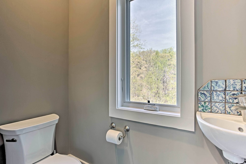 Enchanting Tryon Home w/ Hot Tub  14 Mi to Tiec! - Property Image 2
