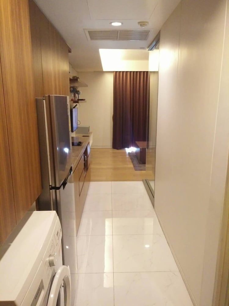 S39- 1 Bedroom Downtown Apt With Balcony and Pool