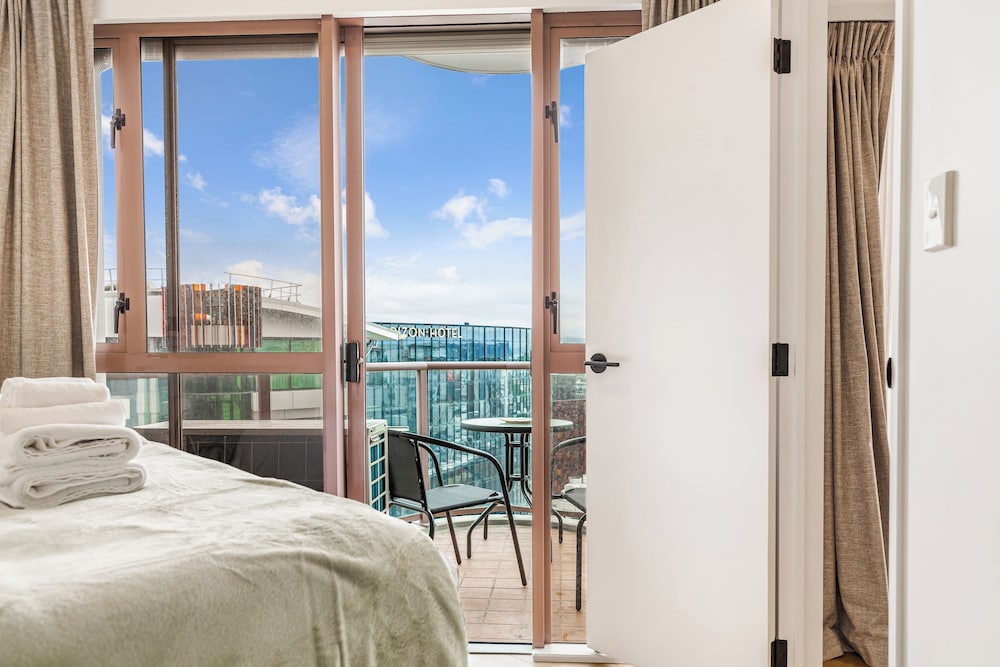 Central CBD Apt | Balcony & Style | Zodiak Stays