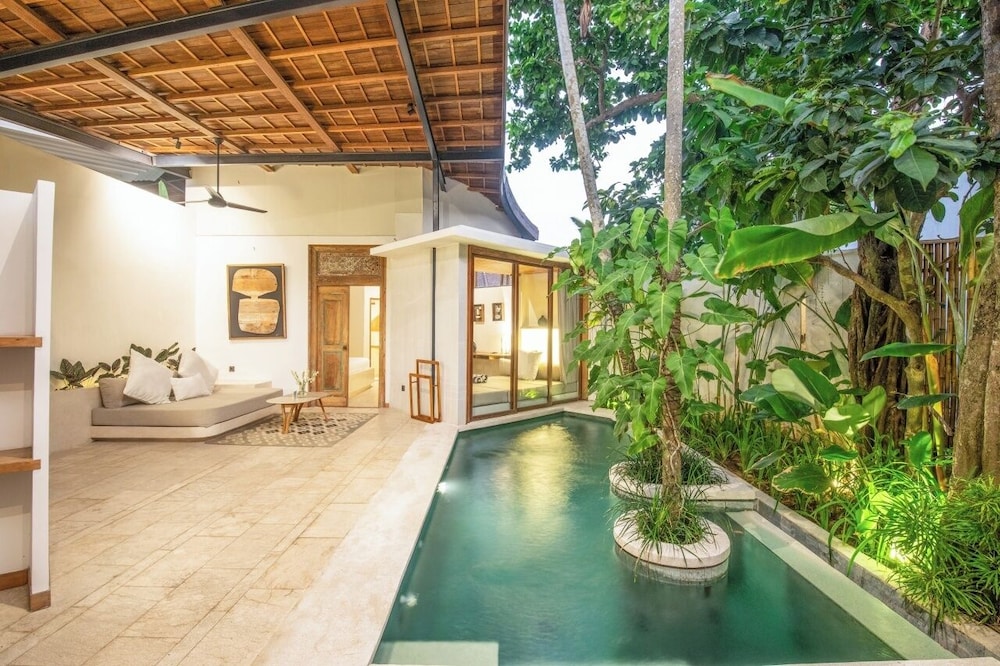 Stylish 1BR Villa With Pool, 800m to Canggu Beach