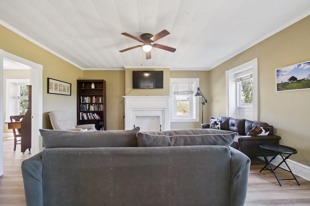 Peaceful Retreat With Scenic Surroundings 4 Bedroom Home