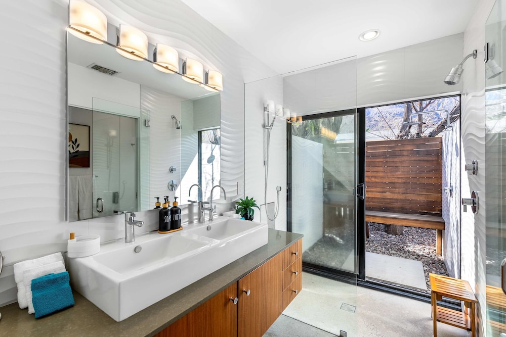 Luxury 4-bedroom Home With Pool Spa Stunning Mountain Views