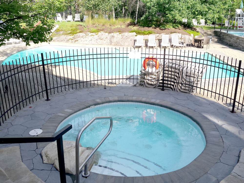 Tremblant les Eaux by Location ADP Tremblant