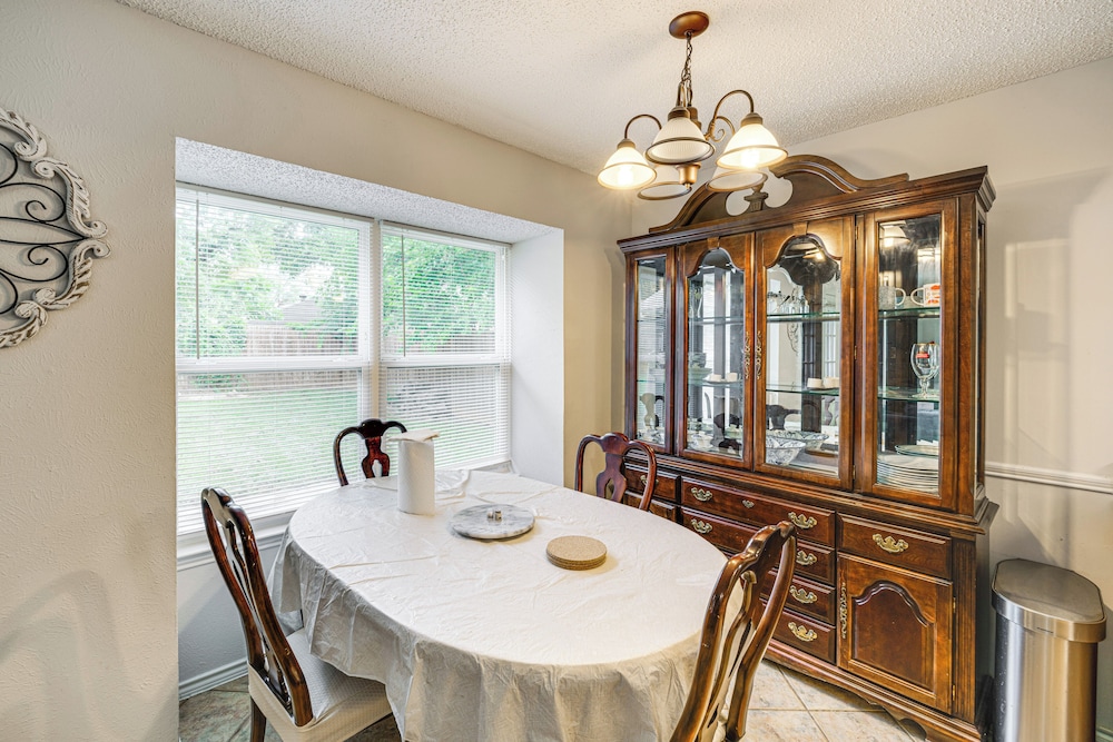 1 Mi to Denton Square: Family Home w/ Fenced Yard!