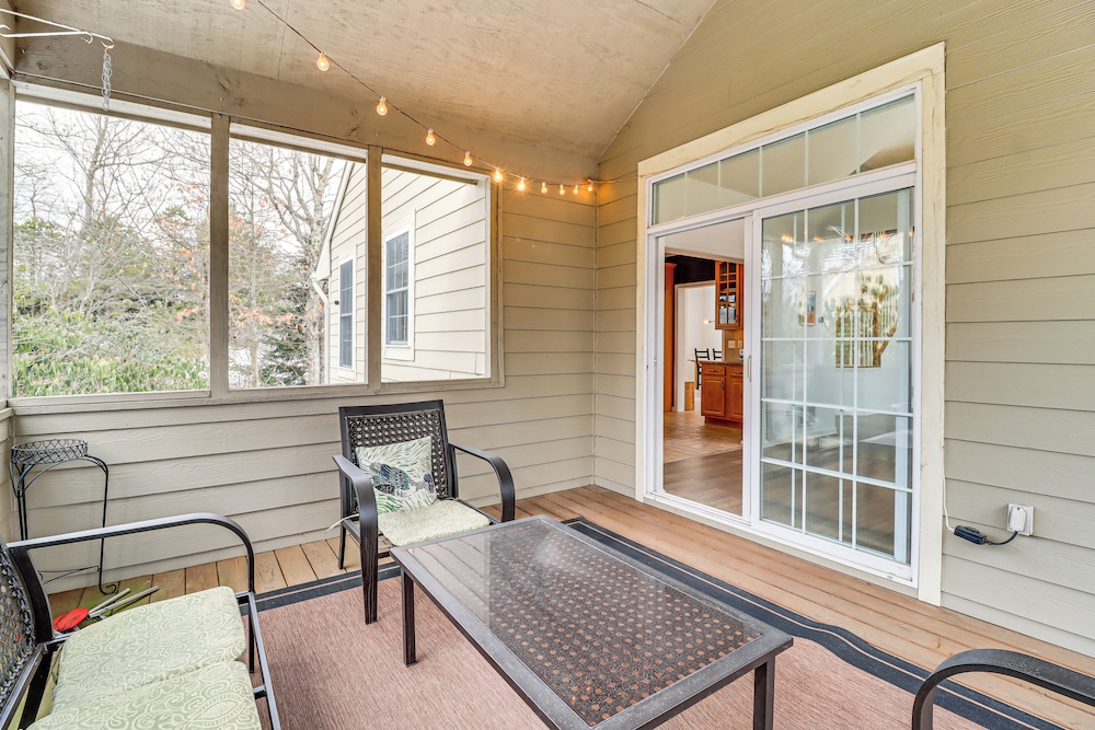 Screened Porch + Fire Pit: Spacious Pocono Retreat